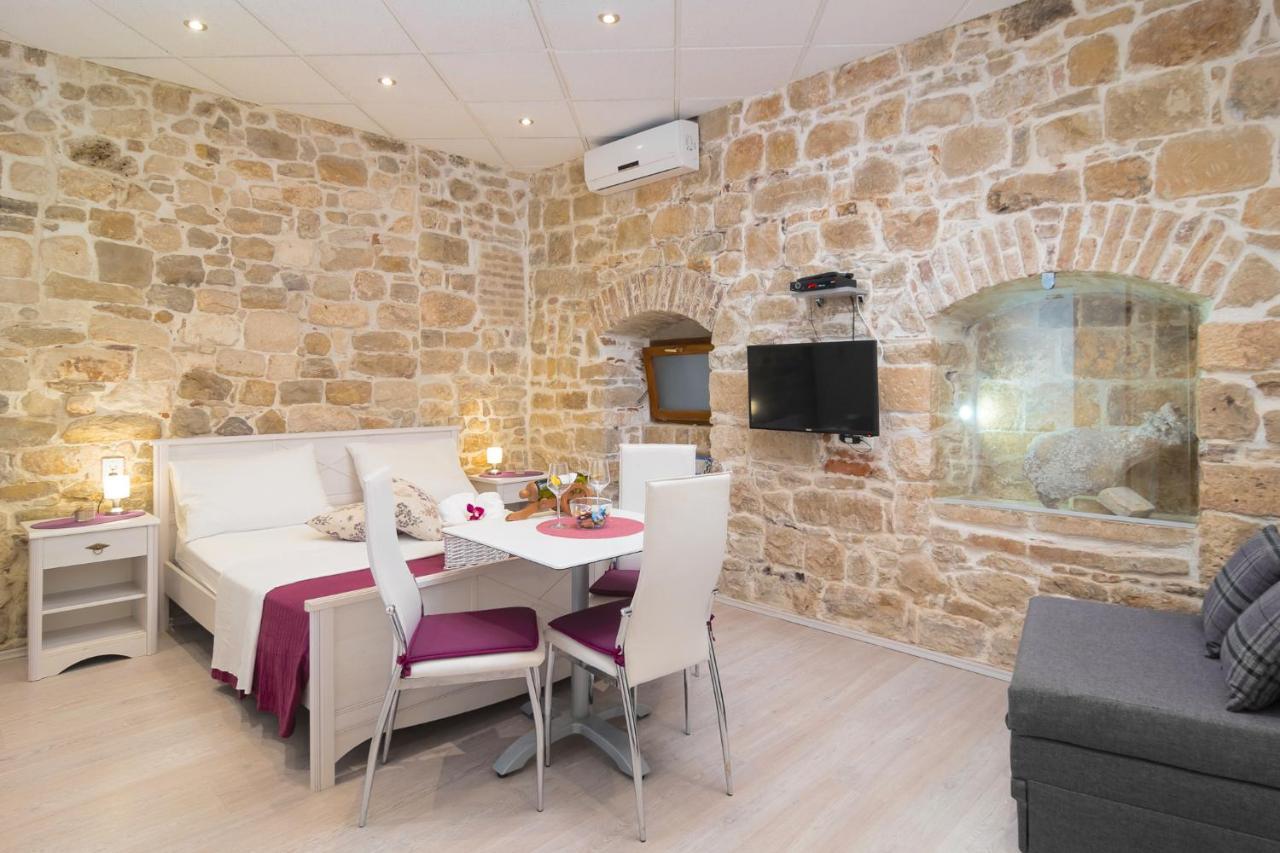 Original Palace Stone Walls * Split